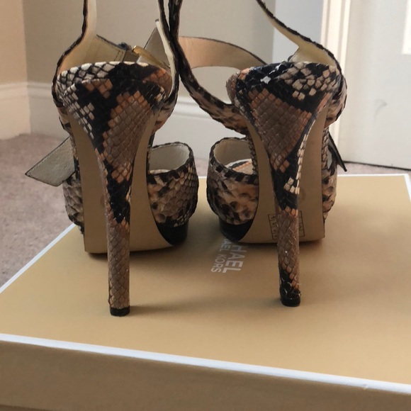 Michael Kors sandals - Picture 2 of 3